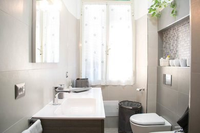 Immagine di una stanza da bagno minimalista