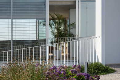 Inspiration for a medium sized contemporary entrance in Wollongong.