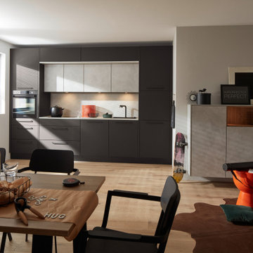 Wenn Küche und Wohnzimmer eins werden - PLUS Schwarz