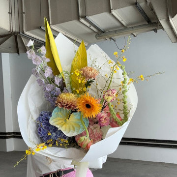 Romantic flower arrangements Dubai