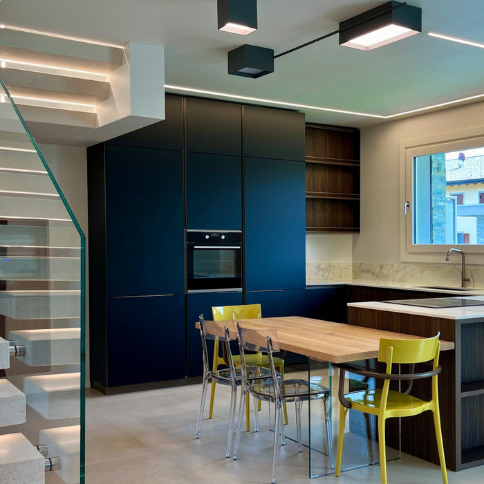 Minimalist kitchen photo