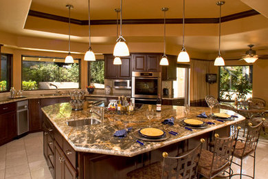 Elegant kitchen photo in Sacramento