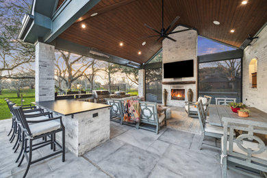 Elegant home design photo in Houston