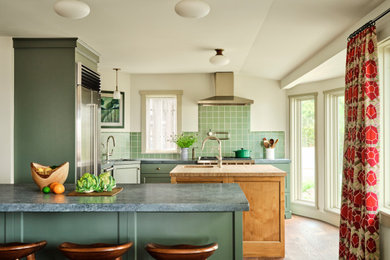Transitional kitchen photo in Santa Barbara
