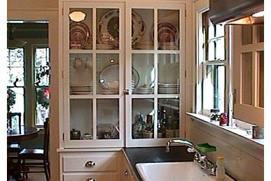 Kitchen - traditional kitchen idea in Other