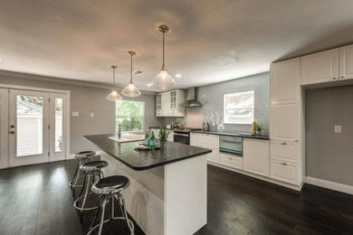 Kitchen photo in Dallas