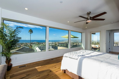 Trendy bedroom photo in San Diego