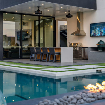 Luxury Outdoor Kitchen with Fire Feature and Poolside Bar – Radelli Designs