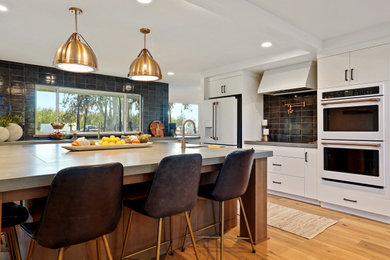 Kitchen - kitchen idea in Sacramento