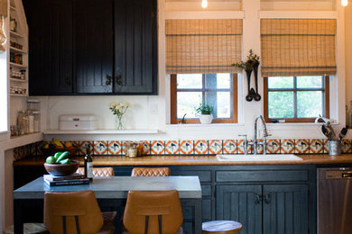 Kitchen - rustic kitchen idea in San Francisco