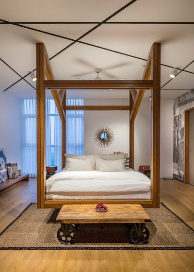 Contemporary Bedroom by Moriq
