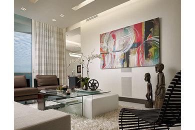 Large modern home design in Miami.