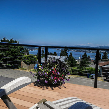 Seattle, WA: Black Aluminum Railing System with Shaped Top Rail