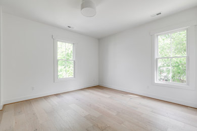 Bedroom photo in Richmond