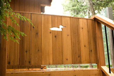 Inspiration for a transitional deck remodel in Toronto