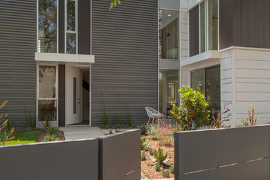 Contemporary exterior home idea in Los Angeles