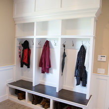 Entrance closet
