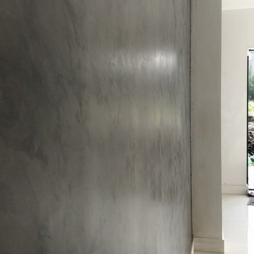 Kitchen feature wall in slate microcement
