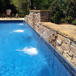 ナッシュビルの中サイズの長方形サンタフェスタイルのおしゃれなプール (噴水、コンクリート敷き ) の写真