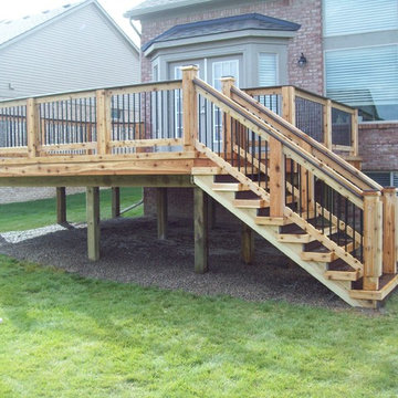 TREX TRANSCENDS VINTAGE LANTERN COLOR with cedar railing system