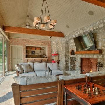 Complimentary Pool House