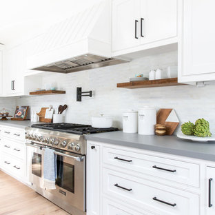 Landhausstil Küchen mit Marmor-Arbeitsplatte Ideen, Design & Bilder