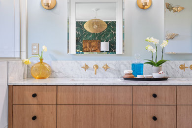 Example of an eclectic bathroom design in Portland