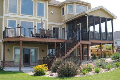 Elegant deck photo in Milwaukee
