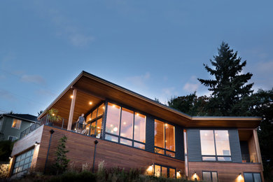 Photo of a midcentury exterior in Portland.