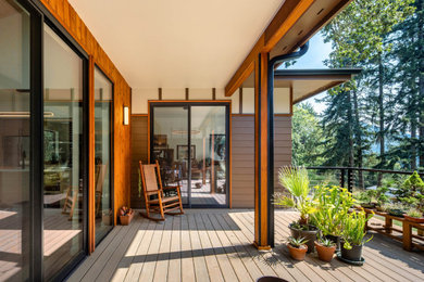 Example of a minimalist deck design in Other