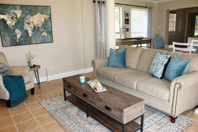Transitional home design photo in Tampa