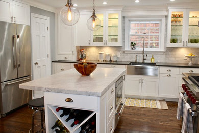 Kitchen - transitional kitchen idea in New York