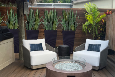 Design ideas for an eclectic deck in Miami.