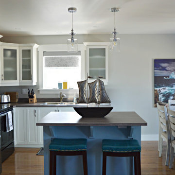 Bambury's Hillside Chalet - Open Concept Main Floor