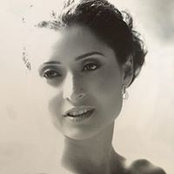 Elizabeth Gaticas foto