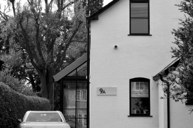ケンブリッジシャーにあるコンテンポラリースタイルのおしゃれな家の外観の写真