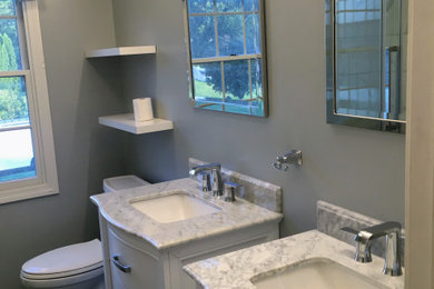 Example of a bathroom design in Bridgeport