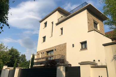 Aménagement d'une façade de maison contemporaine.