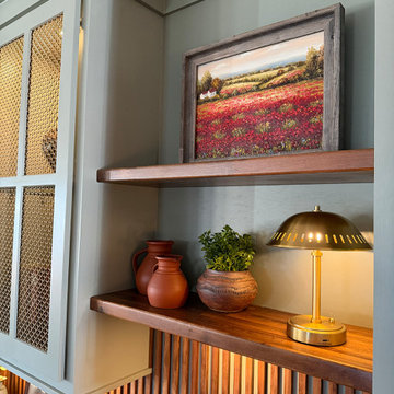 Cottage-Style Living Room & Built-ins in Hermitage, TN
