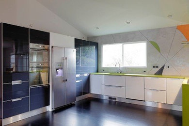 Minimalist kitchen photo in Raleigh
