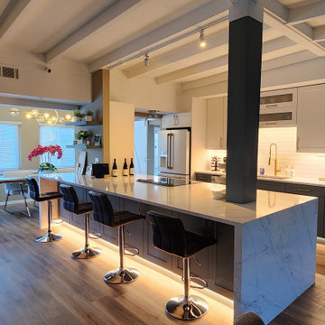 Beautiful Modern Kitchen Remodel Done in Two-Tone Color Cabinets