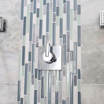 Muntzer Residence Bright Master Bathroom