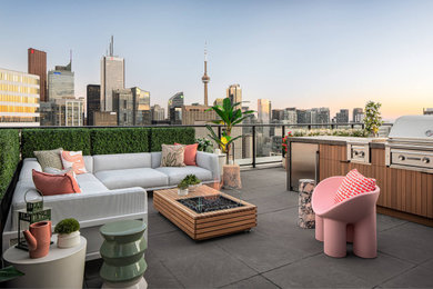 Inspiration for a contemporary deck remodel in Toronto