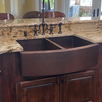 33" Hammered Copper Rounded Apron Front 50/50 Double Basin Kitchen Sink (KA50RDB