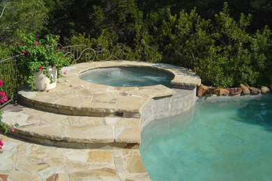 This is an example of a modern pool in Dallas.