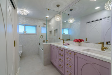 Design ideas for a classic bathroom in Miami.