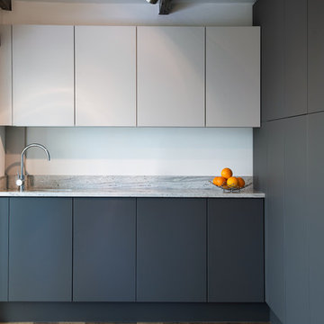 Two tone handle-less kitchen