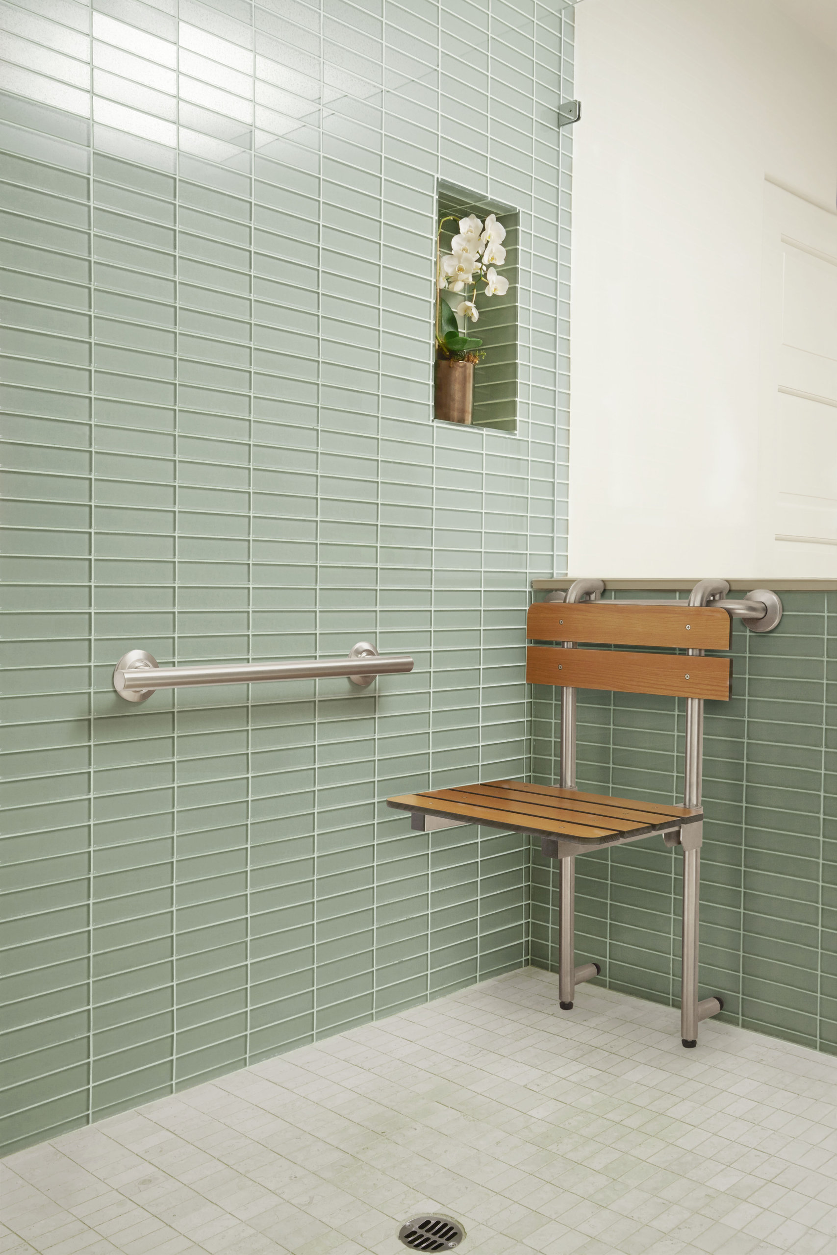 Coronado Straight Shower Grab Bar, Polished Stainless, 18
