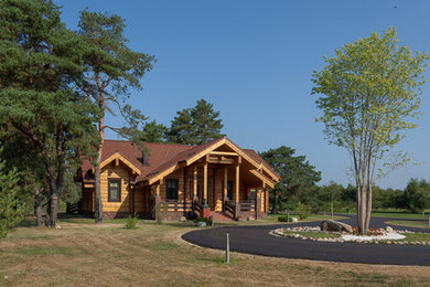 Деревянный дом в классическом стиле