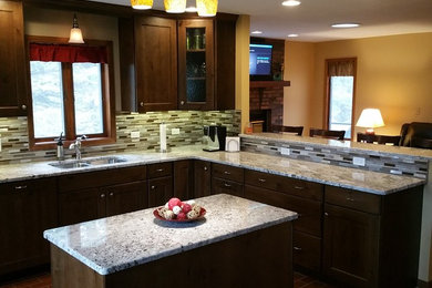 Example of a kitchen design in Chicago